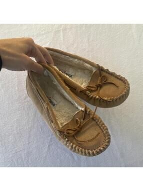 Minnetonka Brown Leather Moccasin Slippers, Faux Fur Lining, Bow Accent, Size 8M